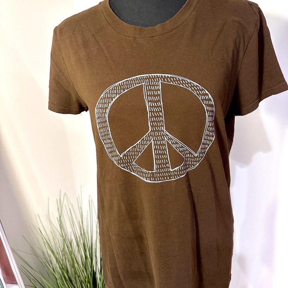 Old Navy Large Classic Brown Tee With Graphic Peace Sign.